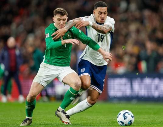 Morgan Rogers of England fighting for the ball against Sammie Szmodics of Ireland England v Republic of Ireland, Football, UEFA Nations League, Wembley Stadium, Wembley, London, UK - 17 11 2024 Editorial use only  Copyright: xMATTHEWxIMPEY Shutterstockx 14915891ce