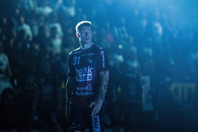Sport Themen der Woche KW46 Sport Bilder des Tages Emil Manfeldt Jakobsen (SG Flensburg-Handewitt, 31) GER, THW Kiel vs. SG Flensburg-Handewitt, Handball, Bundesliga, Spieltag, 10, Saison 2024 2025, 17.11.2024 GER, THW Kiel vs. SG Flensburg-Handewitt, Handball, Bundesliga, Spieltag, 10, Saison 2024 2025, 17.11.2024 Kiel *** Emil Manfeldt Jakobsen SG Flensburg Handewitt, 31 GER, THW Kiel vs SG Flensburg Handewitt, Handball, Bundesliga, Matchday, 10, Season 2024 2025, 17 11 2024 GER, THW Kiel vs SG Flensburg Handewitt, Handball, Bundesliga, Matchday, 10, Season 2024 2025, 17 11 2024 Kiel Copyright: xEibner-Pressefoto MarcelxvonxFehrnx EP_MFN