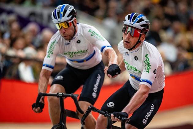 KLUGE Roger, REINHARDT Theo: Lotto Zesdaagse Vlaanderen - Gent 2024 KLUGE Roger - REINHARDT Theo ( GER ) Schneider Electric Team 1 - Germany Querformat - quer - horizontal - Landscape - Event Veranstaltung: Lotto Zesdaagse Vlaanderen Gent 2024 - Category Kategorie: Cycling - Track cycling, Rad, Radsport, Bahnrad, Bahn Sixdays - Elite Men - Location Ort: Europe Belgium - Gent - Citadelpark - tÂ Kuipke - Discipline: Madison - Distance: ... m - Date Datum: 17.11.2024 Sunday Day 7 -