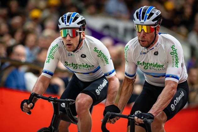 KLUGE Roger, REINHARDT Theo: Lotto Zesdaagse Vlaanderen - Gent 2024 KLUGE Roger - REINHARDT Theo ( GER ) Schneider Electric Team 1 - Germany Querformat - quer - horizontal - Landscape - Event Veranstaltung: Lotto Zesdaagse Vlaanderen Gent 2024 - Category Kategorie: Cycling - Track cycling, Rad, Radsport, Bahnrad, Bahn Sixdays - Elite Men - Location Ort: Europe Belgium - Gent - Citadelpark - tÂ Kuipke - Discipline: Madison - Distance: ... m - Date Datum: 17.11.2024 Sunday Day 7 -