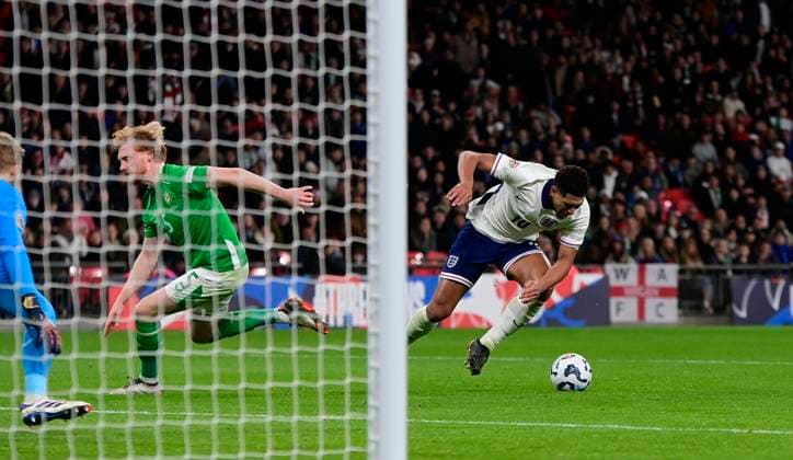 England v Republic of Ireland, London, UK - 17 Nov 2024 Jude Bellingham of England is brought down by Liam Scales of Republic of Ireland for a penalty during the UEFA Nations League match between England and Republic of Ireland on 17th November 2024 at Wembley Stadium, London London Wembley Stadium London GBR Copyright: xFrankiexOKeeffe PPAUKx PPA-149308
