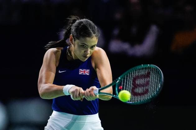 November 17, 2024, Malaga, Malaga, SPAIN: Emma Raducanu of Great Britain in action against Rebecca Marino of Canada during tennis match between Canada and Great Britain during The Billie Jean King Cup at Martin Carpena Pavilion stadium on November 17, 2024, in Malaga, Spain Malaga SPAIN - ZUMAa181 20241117_zaa_a181_346 Copyright: xJoaquinxCorcherox