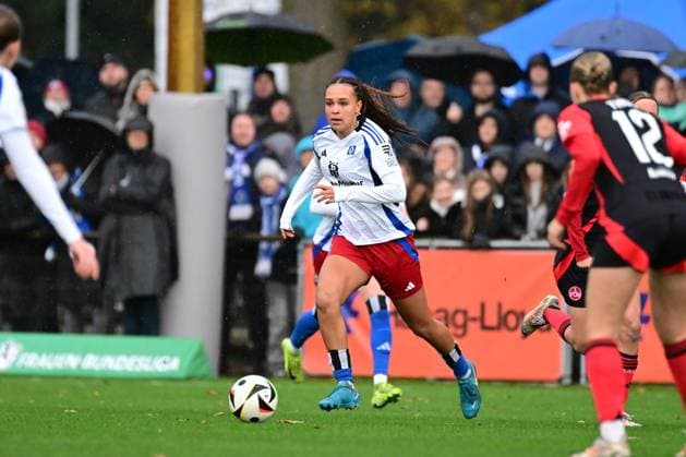 Fußball I Frauen I Saison 2024-2025 I 2. Bundesliga I 11. Spieltag I Hamburger SV - 1. FC Nürnberg I 17.11.2024 Lisa Baum (11, Hamburger SV) Hamburg Am Volkspark Hamburg Deutschland Copyright: xLobeca FelixxSchlikisx