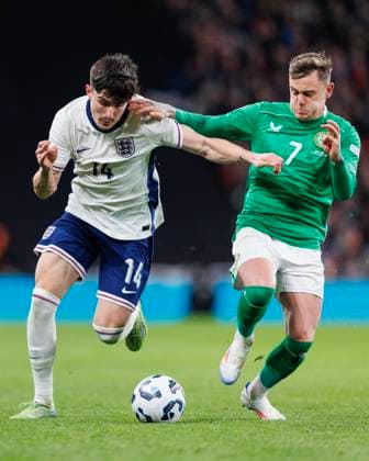 England v Republic of Ireland Sammie Szomodics of Republic of Ireland battles with Tino Livramento of England during the England v Republic of Ireland UEFA Nations League Round 1 Group F match at Wembley Stadium, London, England, United Kingdom on 17 November 2024 Editorial use only. All images are copyright Every Second Media Limited. No images may be reproduced without prior permission. Copyright: xIMAGO EveryxSecondxMediax ESM-1219-0098