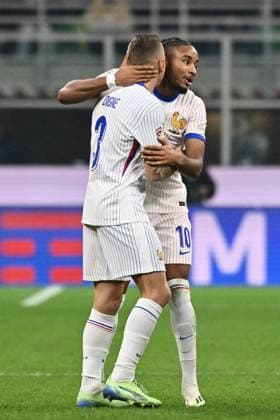 CALCIO - UEFA Nations League - Italy vs France Lucas Digne (FRA) celebrates after scoring the gol of 0-2 during the UEFA Nations League Matchday 6 match between Italy and FRance at the San Siro Stadium on November 17, 2024 in Milan, Italy. Milan Italy  Copyright: xIPAxSport ABACAx