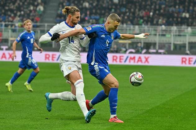CALCIO - UEFA Nations League - Italy vs France alessandro buongiorno (italy) and adrien rabiot (franceI during Italy vs France, Football UEFA Nations Leage match in Milan, Italy, November 17 2024 Milan Italy  Copyright: xIPAxSport ABACAx