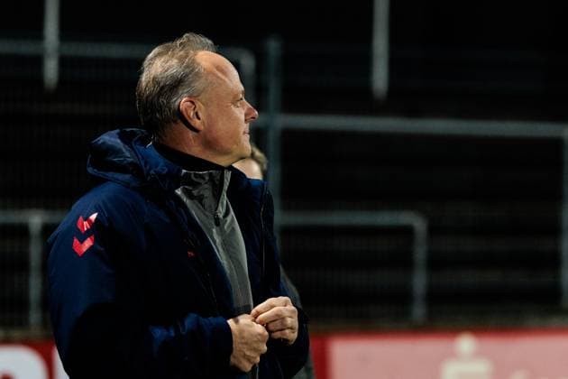 Google Pixel Frauen-Bundesliga, 1. FC Köln - SV Werder Bremen; 18.11.2024 Daniel Weber (Trainer 1. FC Köln) Google Pixel Frauen-Bundesliga, 1. FC Köln - SV Werder Bremen, Köln, Franz-Kremer-Stadion am 18.11.2024 Copyright: xBEAUTIFULxSPORTS Wunderlx