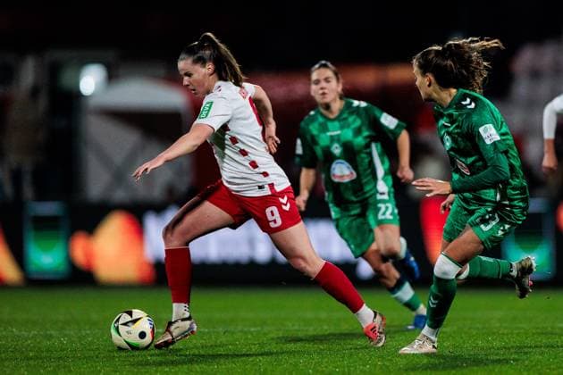 Google Pixel Frauen-Bundesliga, 1. FC Köln - SV Werder Bremen; 18.11.2024 Adriana Achcinska (1. FC Köln, 9) am Ball Google Pixel Frauen-Bundesliga, 1. FC Köln - SV Werder Bremen, Köln, Franz-Kremer-Stadion am 18.11.2024 Copyright: xBEAUTIFULxSPORTS Wunderlx
