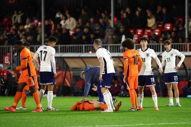 ALMERE , 18-11-2024 , Yanmar stadium , season 2024 2025 , UEFA European U21, U 21 Football 2025 Friendly match. Netherlands U21 player Bjorn Meijer injured during the match Netherlands U21 - England U21 Netherlands U21 - England U21  x26776063x Copyright: