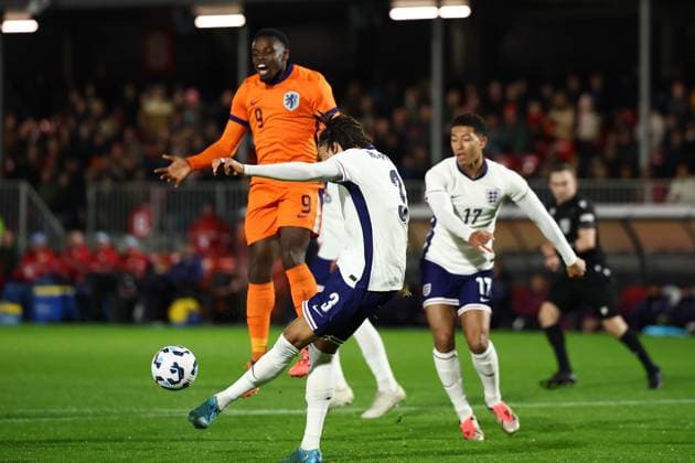 ALMERE , 18-11-2024 , Yanmar stadium , season 2024 2025 , UEFA European U21, U 21 Football 2025 Friendly match. (L-R) Netherlands U21 player Noah Ohio, England U21 player Bashir Humphreys during the match Netherlands U21 - England U21 Netherlands U21 - England U21  x26776369x Copyright: