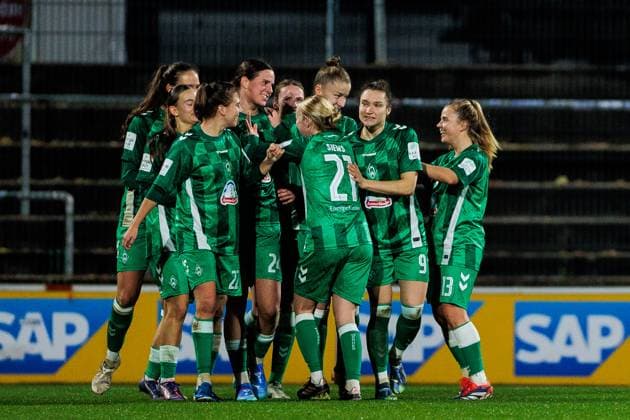 Google Pixel Frauen-Bundesliga, 1. FC Köln - SV Werder Bremen; 18.11.2024 Jubel zum 0:2 durch Lara Schmidt (SV Werder Bremen, 24) Google Pixel Frauen-Bundesliga, 1. FC Köln - SV Werder Bremen, Köln, Franz-Kremer-Stadion am 18.11.2024 Copyright: xBEAUTIFULxSPORTS Wunderlx