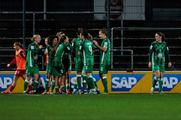 Google Pixel Frauen-Bundesliga, 1. FC Köln - SV Werder Bremen; 18.11.2024 Jubel zum 0:3 durch Emöke Papai (SV Werder Bremen, 16) Google Pixel Frauen-Bundesliga, 1. FC Köln - SV Werder Bremen, Köln, Franz-Kremer-Stadion am 18.11.2024 Copyright: xBEAUTIFULxSPORTS Wunderlx