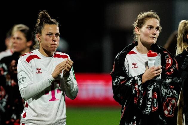 Google Pixel Frauen-Bundesliga, 1. FC Köln - SV Werder Bremen; 18.11.2024 Nicole Billa (1. FC Köln, 17), Taylor Ziemer (1. FC Köln, 18) frustriert, niedergeschlagen vor der Kurve Google Pixel Frauen-Bundesliga, 1. FC Köln - SV Werder Bremen, Köln, Franz-Kremer-Stadion am 18.11.2024 Copyright: xBEAUTIFULxSPORTS Wunderlx