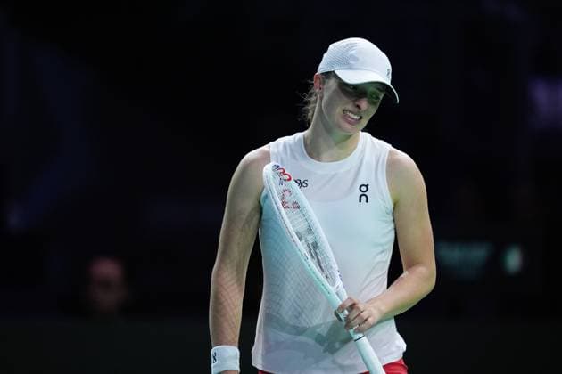 November 18, 2024, Malaga, Malaga, SPAIN: Iga Swiatek of Poland reacts against Jasmine Paolini of Italy during the Billie Jean King Cup BJKC 2024 at Martin Carpena Pavilion on November 18, 2024, in Malaga, Spain Malaga SPAIN - ZUMAa181 20241118_zaa_a181_142 Copyright: xOscarxJ.xBarrosox