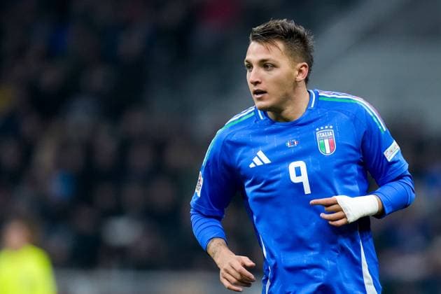 Italy v France - UEFA Nations League 2024 Mateo Retegui of Italy looks on during the UEFA Nations League 2024 25 League A Group 2 match between Italy and France at Stadio Giuseppe Meazza on November 17, 2024 in Milan, Italy. Milan Stadio Giuseppe Meazza Milan Italy Copyright: xGiuseppexMaffiax NationsLeague_Italy-France_171124_DSC7065
