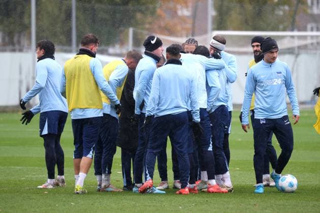 DEU, DFL, 2. FBL Hertha BSC, Training, 19.11.2024, Sportforum, Berlin, DEU, DFL, 2. FBL Hertha BSC, Training, im Bild Hertha-Spielerkreis, Ibrahim Maza (Hertha BSC Berlin 10) DFL - regulations prohibit any use of Photographs as image sequences and or quasi-video Foto: Juergen Engler nordphoto GmbH
