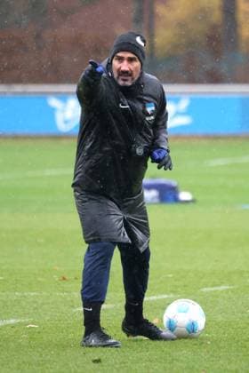 DEU, DFL, 2. FBL Hertha BSC, Training, 19.11.2024, Sportforum, Berlin, DEU, DFL, 2. FBL Hertha BSC, Training, im Bild Cheftrainer Cristian Fiel (Hertha BSC Berlin) DFL - regulations prohibit any use of Photographs as image sequences and or quasi-video Foto: Juergen Engler nordphoto GmbH