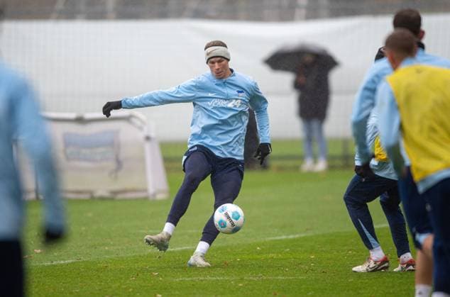 Fussball, Herren, Saison 2024 25, 2. Bundesliga, Hertha BSC, Training, Luca Schuler (Hertha BSC), 19.11. 2024,