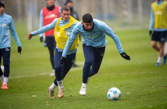 Fussball, Herren, Saison 2024 25, 2. Bundesliga, Hertha BSC, Training, v.l. Michael Cuisance (Hertha BSC), Andreas Bouchalakis (Hertha BSC), 19.11. 2024,