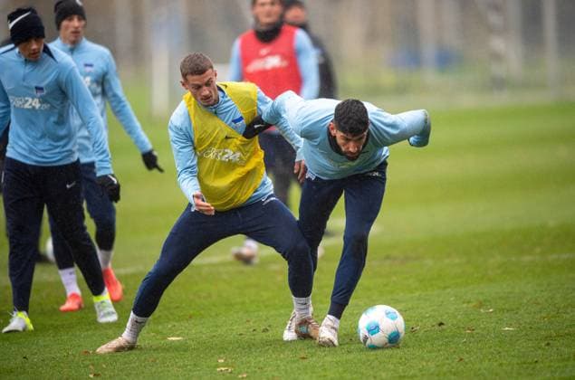 Fussball, Herren, Saison 2024 25, 2. Bundesliga, Hertha BSC, Training, v.l. Michael Cuisance (Hertha BSC), Andreas Bouchalakis (Hertha BSC), 19.11. 2024,
