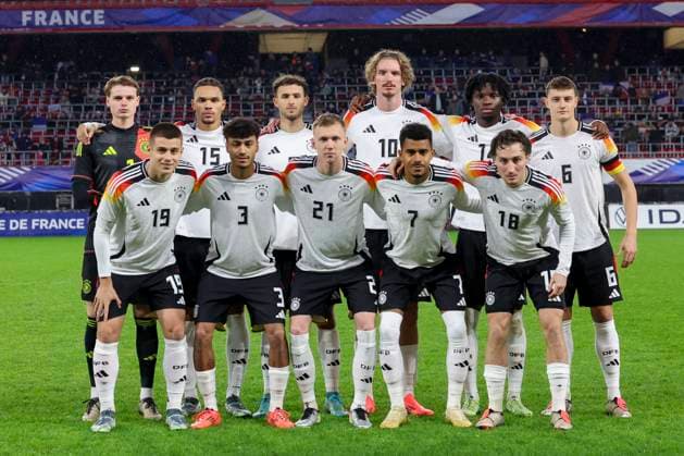 France, Valenciennes, 19.11.2024, Stade du Hainaut, France U21, U 21 v Germany U21 - International Friendly, Länderspiel, Nationalmannschaft The German players pose for a team photo Valenciennes Stade du Hainaut France