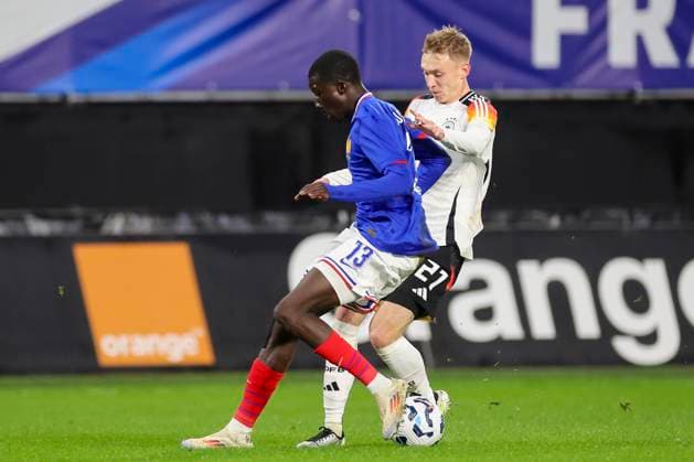 France, Valenciennes, 19.11.2024, Stade du Hainaut, France U21, U 21 v Germany U21 - International Friendly, Länderspiel, Nationalmannschaft Kassoum Ouattara (France) und Maximilian Beier (Germany) battle for the ball Valenciennes Stade du Hainaut France