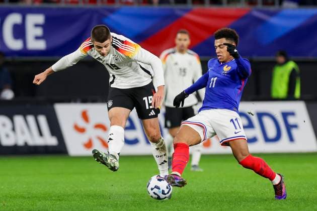 France, Valenciennes, 19.11.2024, Stade du Hainaut, France U21, U 21 v Germany U21 - International Friendly, Länderspiel, Nationalmannschaft Nicolo Tresoldi (Germany) und Desire Doue (France) battle for the ball Valenciennes Stade du Hainaut France
