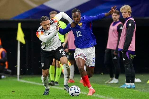 Pharrel Nnamdi Collins (Germany) und Mathys Tel (France) battle for the ball during the International Friendly, Länderspiel, Nationalmannschaft match between France U21, U 21 and Germany U21 at Stade du Hainaut on November 19, 2024 in Valenciennes, France. (Photo by Marco Steinbrenner DeFodi Images) not used in POL SRB CRO FRA GBR NED ITA USA Defodi-700_fra_ger_20241119_047