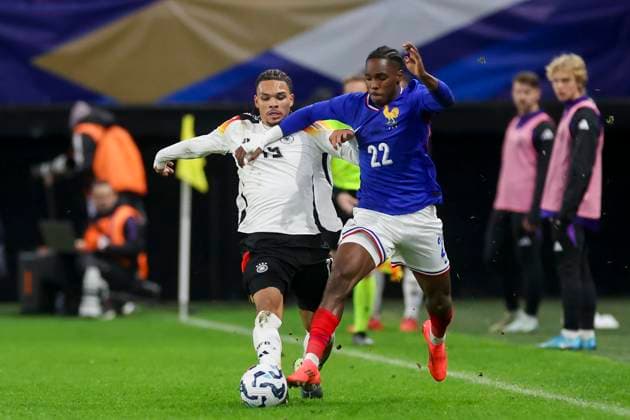 Pharrel Nnamdi Collins (Germany) und Mathys Tel (France) battle for the ball during the International Friendly, Länderspiel, Nationalmannschaft match between France U21, U 21 and Germany U21 at Stade du Hainaut on November 19, 2024 in Valenciennes, France. (Photo by Marco Steinbrenner DeFodi Images) not used in POL SRB CRO FRA GBR NED ITA USA Defodi-700_fra_ger_20241119_048