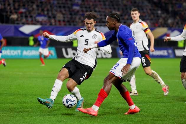 Max Rosenfelder (Germany) und Mathys Tel (France) battle for the ball during the International Friendly, Länderspiel, Nationalmannschaft match between France U21, U 21 and Germany U21 at Stade du Hainaut on November 19, 2024 in Valenciennes, France. (Photo by Marco Steinbrenner DeFodi Images) not used in POL SRB CRO FRA GBR NED ITA USA Defodi-700_fra_ger_20241119_049