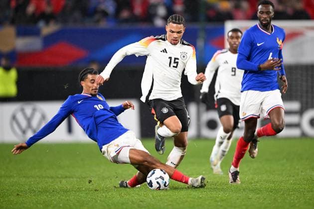 VALENCIENNE - (l-r) Nathan Zeze of France U21, U 21 Nicolo Tresoldi of Germany U21, Chrislain Matsima of France U21 during the friendly Interland match between France U21 and Germany U21 at Stade du Hainaut on Nov. 19, 2024 in Valencienne, France. ANP Hollandse Hoogte International Friendly, Länderspiel, Nationalmannschaft 2024 25 xVIxANPxSportx xGerritxvanxKeulenxIVx 513836195 originalFilename: 513836195.jpg