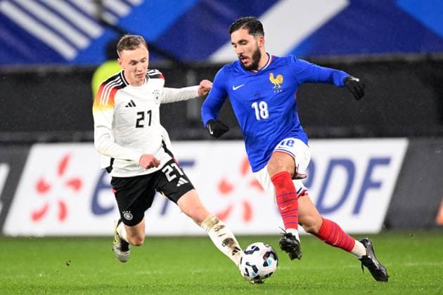 VALENCIENNE - (l-r) Maximilian Beier of Germany U21, U 21 Rayan Cherki of France U21 during the friendly Interland match between France U21 and Germany U21 at Stade du Hainaut on Nov. 19, 2024 in Valencienne, France. ANP Hollandse Hoogte International Friendly, Länderspiel, Nationalmannschaft 2024 25 xVIxANPxSportx xGerritxvanxKeulenxIVx 513836282 originalFilename: 513836282.jpg