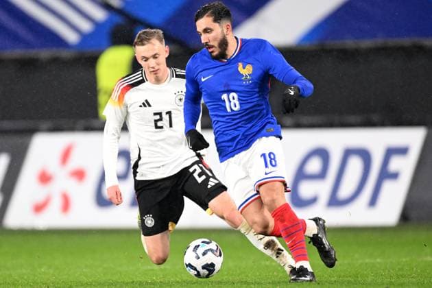 VALENCIENNE - (l-r) Maximilian Beier of Germany U21, U 21 Rayan Cherki of France U21 during the friendly Interland match between France U21 and Germany U21 at Stade du Hainaut on Nov. 19, 2024 in Valencienne, France. ANP Hollandse Hoogte International Friendly, Länderspiel, Nationalmannschaft 2024 25 xVIxANPxSportx xGerritxvanxKeulenxIVx 513836343 originalFilename: 513836343.jpg