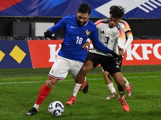 VALENCIENNE - (l-r) Rayan Cherki of France U21, U 21 Nathaniel Brown of Germany U21 during the friendly Interland match between France U21 and Germany U21 at Stade du Hainaut on Nov. 19, 2024 in Valencienne, France. ANP Hollandse Hoogte International Friendly, Länderspiel, Nationalmannschaft 2024 25 xVIxANPxSportx xGerritxvanxKeulenxIVx 513836705 originalFilename: 513836705.jpg