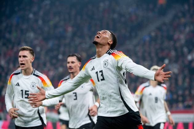 Bilder des Jahres 2024, Sport 11 November Sport Themen der Woche KW47 Sport Bilder des Tages Felix Nmecha (Deutschland, 13), Nico Schlotterbeck (Deutschland, 15), Robin Koch (Deutschland, 03) jubeln ueber das Tor zum 0:1, HUN, Ungarn (HUN) vs Deutschland (GER), Fussball Laenderspiel, UEFA Nations League, Liga A, Saison 2024 2025, 6. Spieltag, 19.11.2024 HUN, Ungarn (HUN) vs Deutschland (GER), Fussball Laenderspiel, UEFA Nations League, Liga A, Saison 2024 2025, 6. Spieltag, 19.11.2024 Budapest *** Felix Nmecha Germany, 13 , Nico Schlotterbeck Germany, 15 , Robin Koch Germany, 03 celebrate the goal for 0 1, HUN, Hungary HUN vs Germany GER , Football international, UEFA Nations League, League A, Season 2024 2025, Matchday 6, 19 11 2024 HUN, Hungary HUN vs Germany GER , Football international, UEFA Nations League, League A, Season 2024 2025, Matchday 6, 19 11 2024 Budapest Copyright: xEibner-Pressefoto Memmlerx EP_MMR