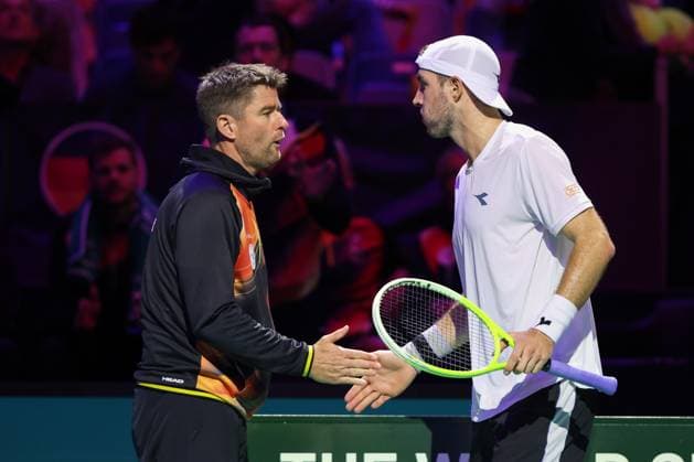Jan-Lennard Struff (GER) und Mannschaftskapitaen Michael Kohlmann, Davis Cup Finale 2024, Palacio de Deportes JosÃ Copyright: xJuergenxHasenkopfx