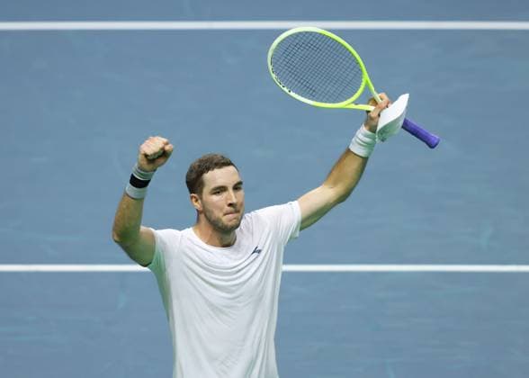 Sport Bilder des Tages Jan-Lennard Struff (GER) jubelt nach dem Sieg, Jubel, Freude, Emotion, Davis Cup Finale 2024, Palacio de Deportes JosÃ Copyright: xJuergenxHasenkopfx