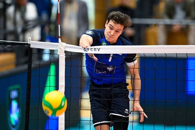 Sport Bilder des Tages VOLLEYBALL - CEV CL, Tirol vs Milano INNSBRUCK,AUSTRIA,20.NOV.24 - VOLLEYBALL - CEV Champions League, Hypo Tirol vs Allianz Milano. Image shows Arthur Nath (Tirol) during warm up.  GEPAxpictures xDanielxSchoenherr