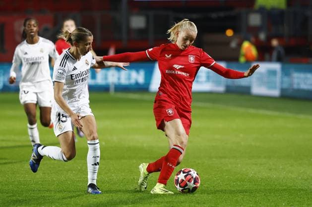 ENSCHEDE - (l-r) Sheila Garcia of Real Madrid, Ella Peddemors of FC Twente during the UEFA Champions League women s match between FC Twente and Real Madrid at Stadion De Grolsch Veste on Nov. 20, 2024 in Enschede, Netherlands. ANP VINCENT JANNINK UEFA Women s Champions League 2024 25 Group Stage MD4 2024 25 xVIxANPxSportx xxANPxIVx 513898929 originalFilename: 513898929.jpg