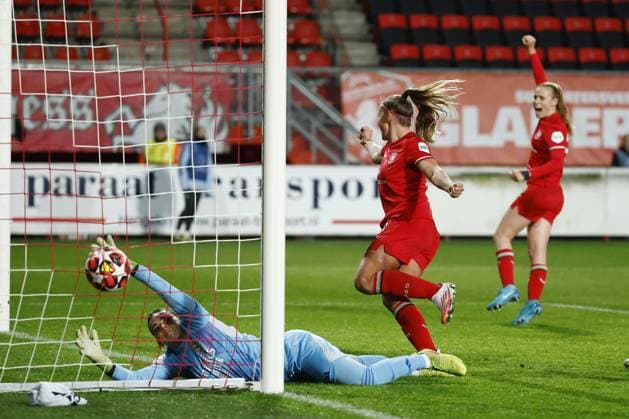 ENSCHEDE - Jaimy Ravensbergen of FC Twente (9) celebrates the 1-0, Real Madrid goalkeeper Misa during the UEFA Champions League women s match between FC Twente and Real Madrid at Stadion De Grolsch Veste on Nov. 20, 2024 in Enschede, Netherlands. ANP VINCENT JANNINK UEFA Women s Champions League 2024 25 Group Stage MD4 2024 25 xVIxANPxSportx xxANPxIVx 513901032 originalFilename: 513901032.jpg