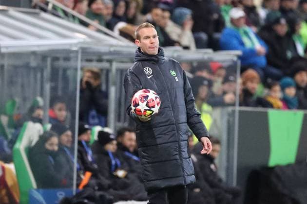 VfL vs. Galatasaray SK, CL Frauen Wolfsburg, 20.11.2024, FUßBALL - VfL Wolfsburg vs. Galatasaray SK, Gruppenrunde Champions League Frauen, Saison 2024 25. Cheftrainer Tommy Stroot (VfL Wolfsburg) Wolfsburg