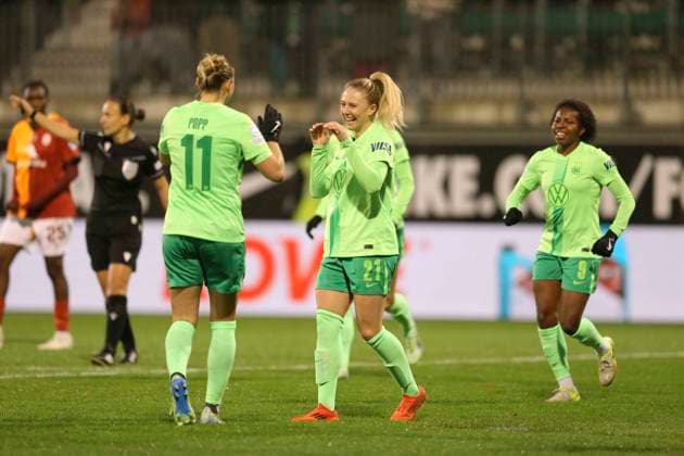 Foto : Torjubel zum 1-0 , Rebecka Blomqvist und Alexandra Popp (Wolfsburg) Fussball Championsleague der Frauen am Mi. 20.11.2024 4. Spieltag VfL Wolfsburg - Galatasaray Istanbul