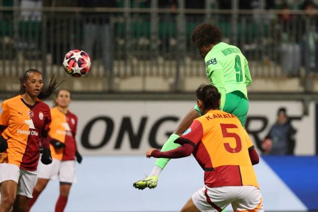 VfL vs. Galatasaray SK, CL Frauen Wolfsburg, 20.11.2024, FUßBALL - VfL Wolfsburg vs. Galatasaray SK, Gruppenrunde Champions League Frauen, Saison 2024 25. Lineth Beerensteyn (VfL Wolfsburg) Wolfsburg