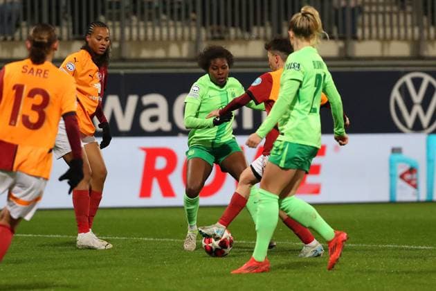 VfL vs. Galatasaray SK, CL Frauen Wolfsburg, 20.11.2024, FUßBALL - VfL Wolfsburg vs. Galatasaray SK, Gruppenrunde Champions League Frauen, Saison 2024 25. Lineth Beerensteyn (VfL Wolfsburg) Wolfsburg