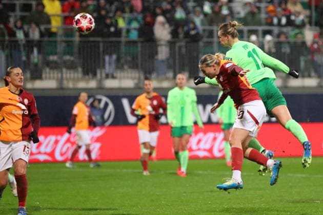 VfL vs. Galatasaray SK, CL Frauen Wolfsburg, 20.11.2024, FUßBALL - VfL Wolfsburg vs. Galatasaray SK, Gruppenrunde Champions League Frauen, Saison 2024 25. Alexandra Popp (VfL Wolfsburg) macht Kopfballtor zum 4:0 Wolfsburg