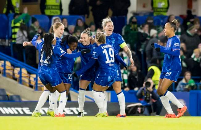 Bilder des Jahres 2024, Sport 11 November Sport Themen der Woche KW47 Sport Bilder des Tages Chelsea Women v Celtic Women UEFA Womens Champions League Lucy Bronze of Chelsea Women celebrates with her team-mates after scoring her sides first goal during the UEFA Womens Champions League Group B match at Stamford Bridge, London UK Newspapers OUT Copyright: xDarrenxCampbellx FIL-20957-0004
