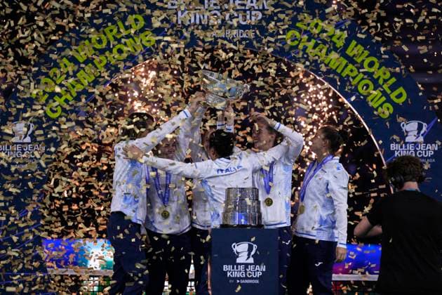 Bilder des Jahres 2024, Sport 11 November Sport Themen der Woche KW47 Sport Bilder des Tages Billie Jean King Cup Finals - Slovakia v Italy: Final MALAGA, SPAIN - NOVEMBER 20: Jasmine Paolini and her teammates of Italy celebrate the victory after winners the Billie Jean King Cup Finals at Palacio de Deportes Jose Maria Martin Carpena on November 20, 2024 in Malaga, Spain. Malaga Spain  Copyright: xJosexBretonx originalFilename:bretonhernandez-billieje241120_npczM.jpg