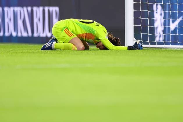 Sport Bilder des Tages Chelsea v Celtic 20 November 2024, London - UEFA Women s Champions League - Chelsea v Celtic - Celtic goalkeeper Kelsey Daugherty reacts after conceding - Photo: Jacques Feeney Offside. London UK Copyright: xJacquesxFeeneyx xOffsidexOffside