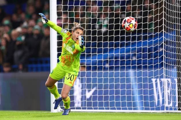 Chelsea v Celtic 20 November 2024, London - UEFA Women s Champions League - Chelsea v Celtic - Celtic goalkeeper Kelsey Daugherty conceding their second goal - Photo: Jacques Feeney Offside. London UK Copyright: xJacquesxFeeneyx xOffsidexOffside