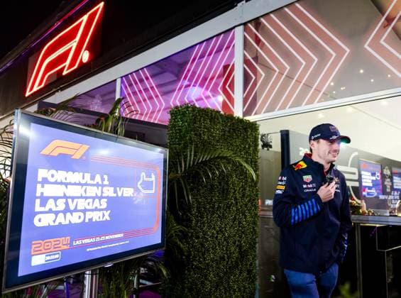 Sport Bilder des Tages LAS VEGAS - Max Verstappen (Red Bull Racing) during a media moment prior to the Las Vegas Grand Prix. ANP SEM VAN DER WAL xVIxANPxSportx xxANPxIVx 513927134 originalFilename: 513927134.jpg